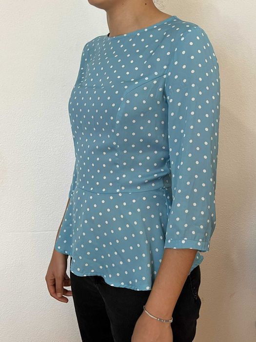 Blusa em azul turquesa, mangas a 3/4