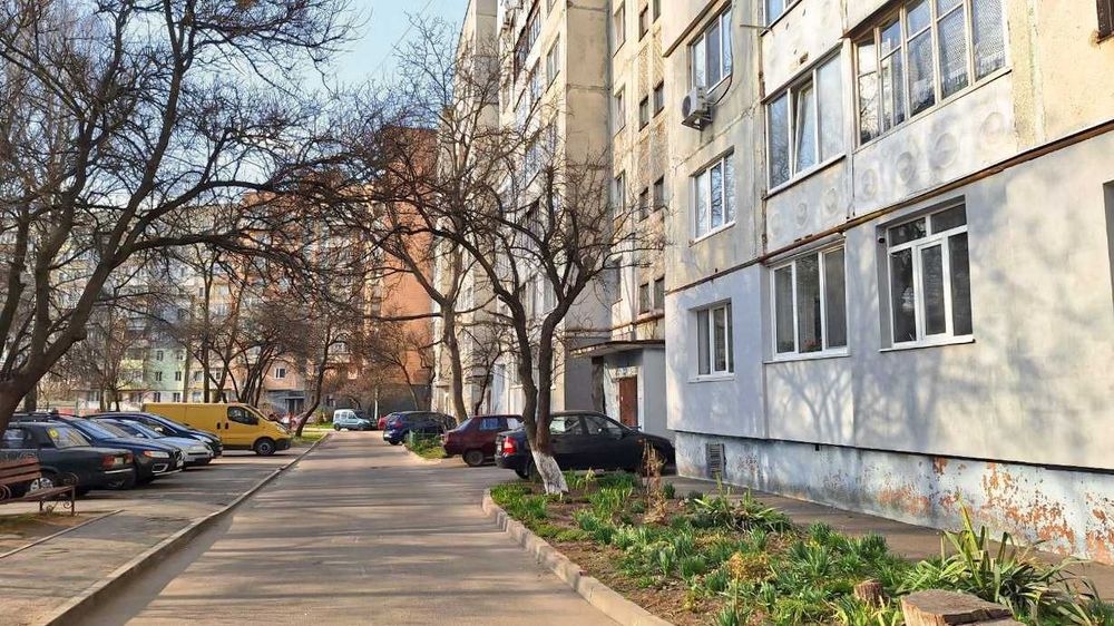 Продам трикімнатну квартиру. Соборна 261.