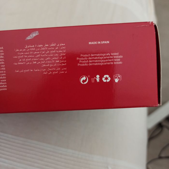 Conjunto de eau de toilette,lipgloss e stickers Monsters High