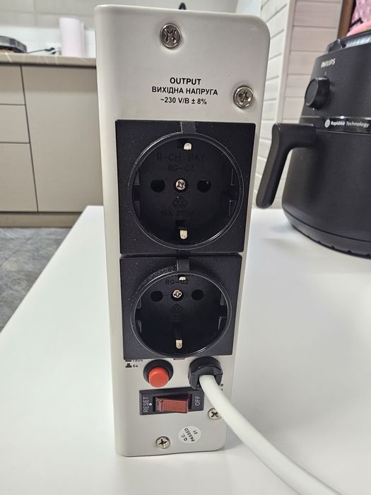 Стабілізатор напруги REAL-EL STAB SLIM-2000 White