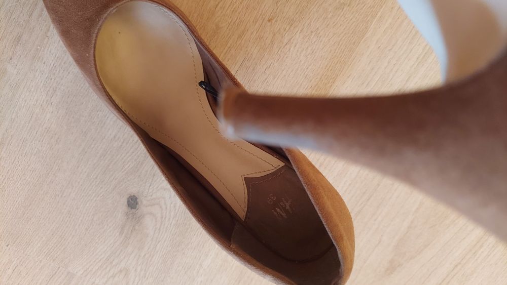 Czółenka zamszowe 39