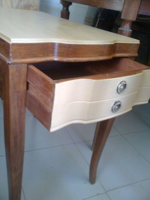 Mesa decorativa antiga