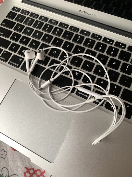 Наушники Apple lightning в идеальном состоянии