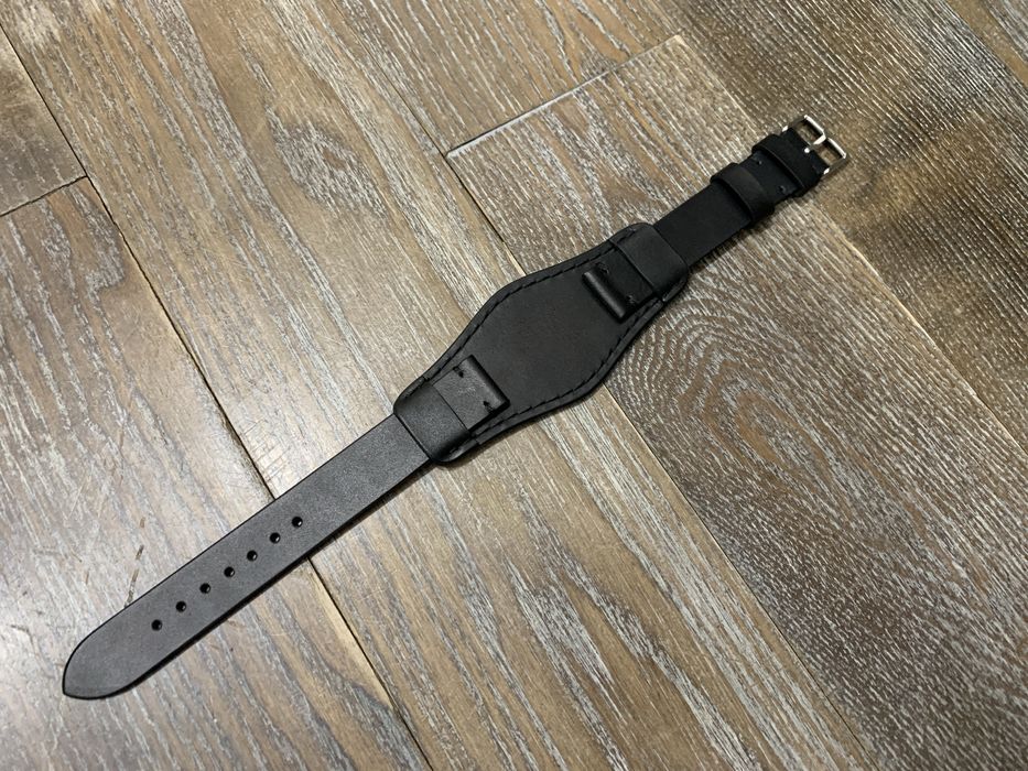 Не прошитый плоский кожаный ремешок с напульсником ручной работы