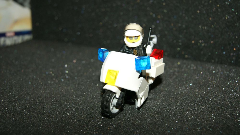 Lego 30018 i 7235 City Policja