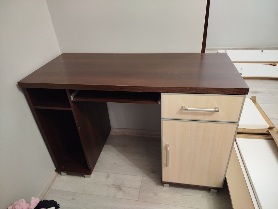 Komplet mebli Bodzio: szafa, łóżko, biurko, regał - bardzo dobry stan