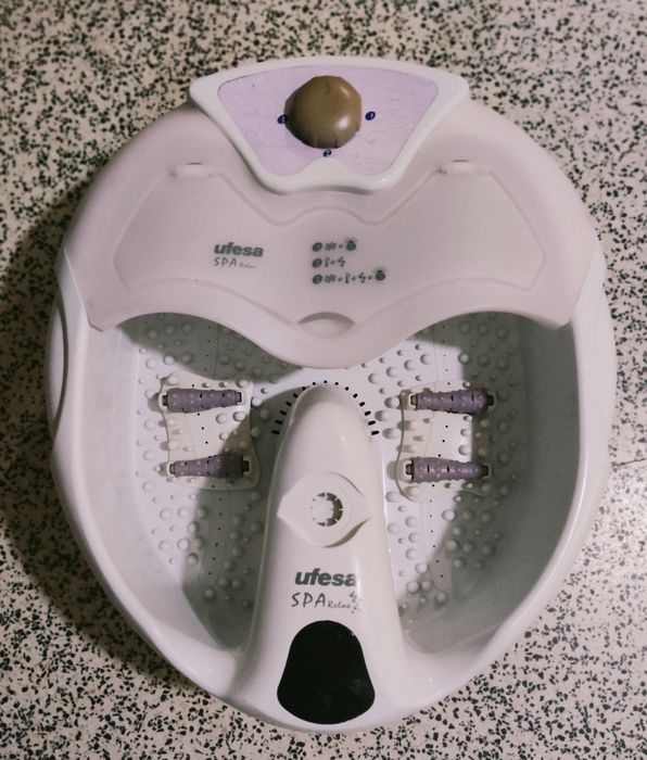Bacia de hidromassagem para pés