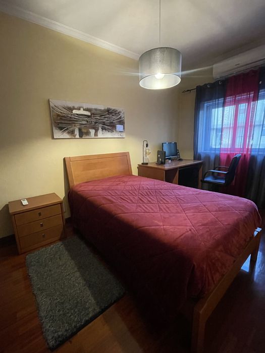 Mobilia de quarto castanha