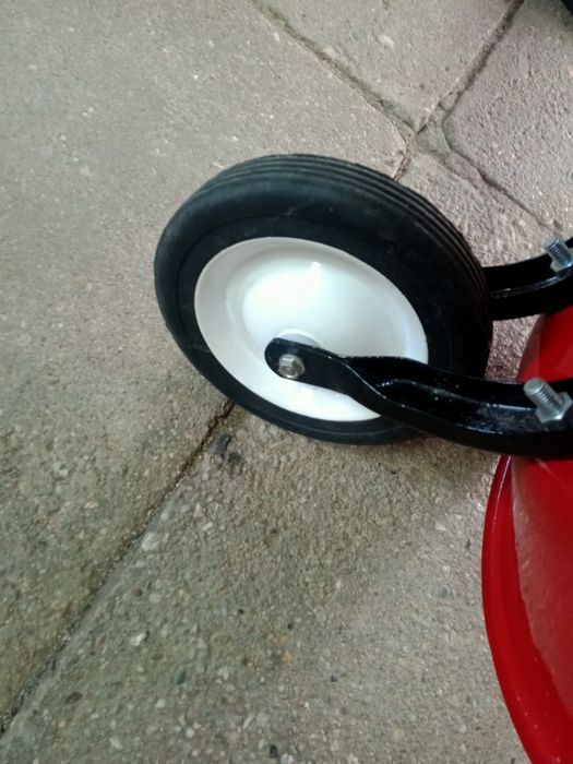 Stare metalowe taczki dziecięce