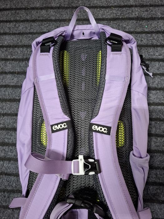 Plecak rowerowy z ochraniaczem Evoc Stage 12  rain cover fioletowy lilac one size