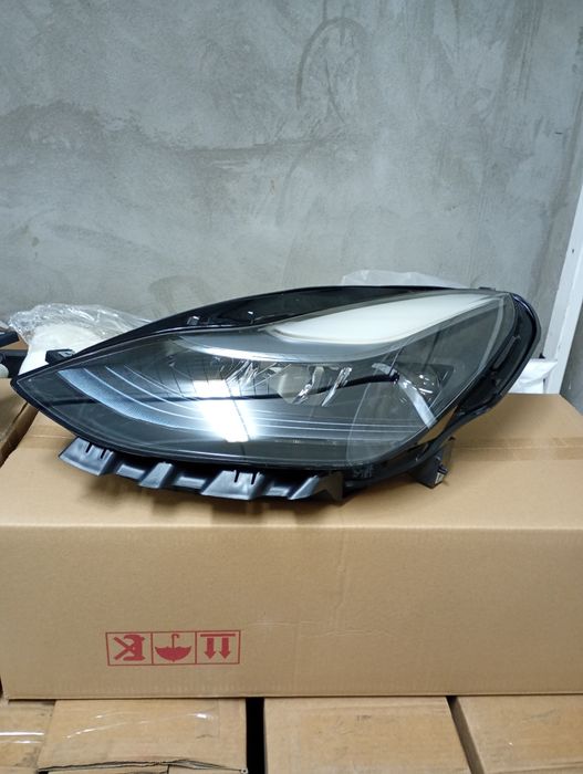 Tesla Model Y / 3 фара