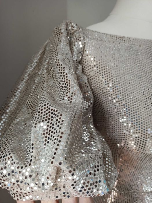 Sukienka w złote cekiny