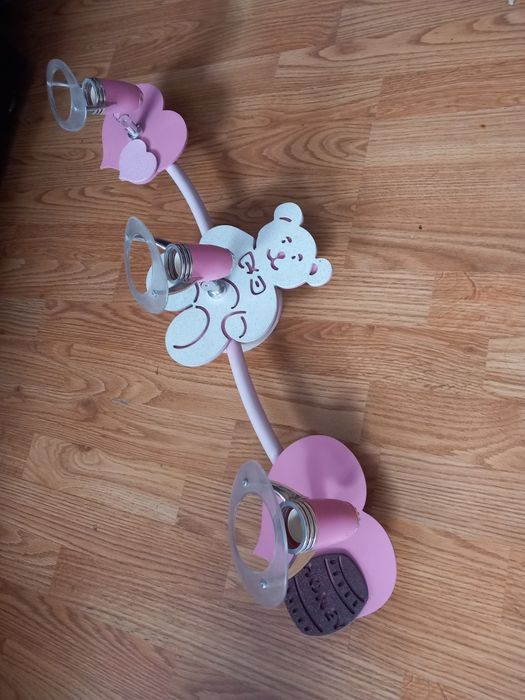 Śliczna lampa do pokoju dziecięcego