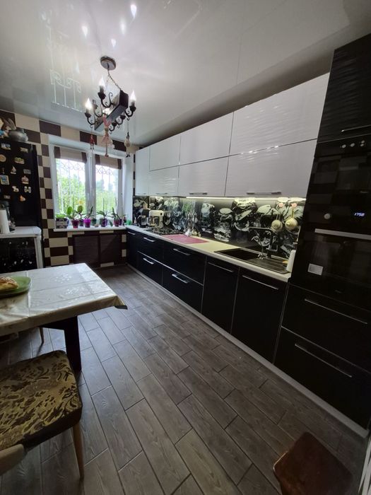 Продам  ідеальну 3х кімн ( 2 ПОВЕРХ ) квартиру по вул. Велика Набережна