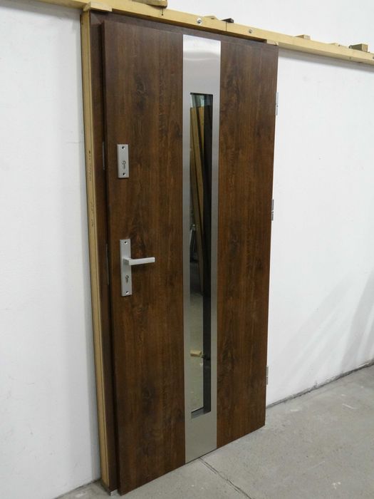 Drzwi zewnętrzne + okucia Otello 35 90 P orzech 1.2W/m²K
