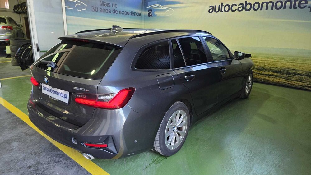 BMW 330 e Plug-IN - Salvado