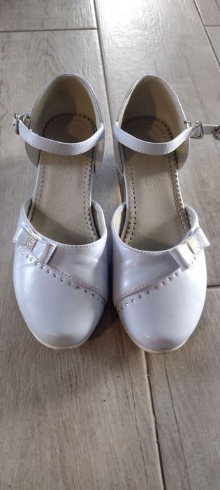 Białe buty buciki eleganckie wizytowe komunijne 37 Badoxx
