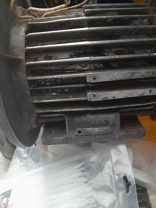 КОРМОРЕЗКА  220\380 Вт. Электродвигатель 2.2\940 Об