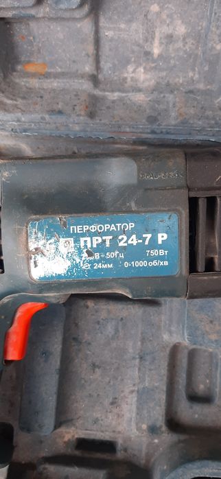 Шурупокрут перфератор в кейсі та перфератор без кейса