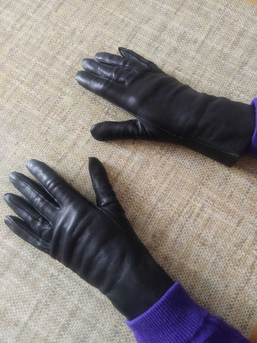 Damskie skórzane rękawiczki (samochodowe) . Rozmiar: 23 czarne