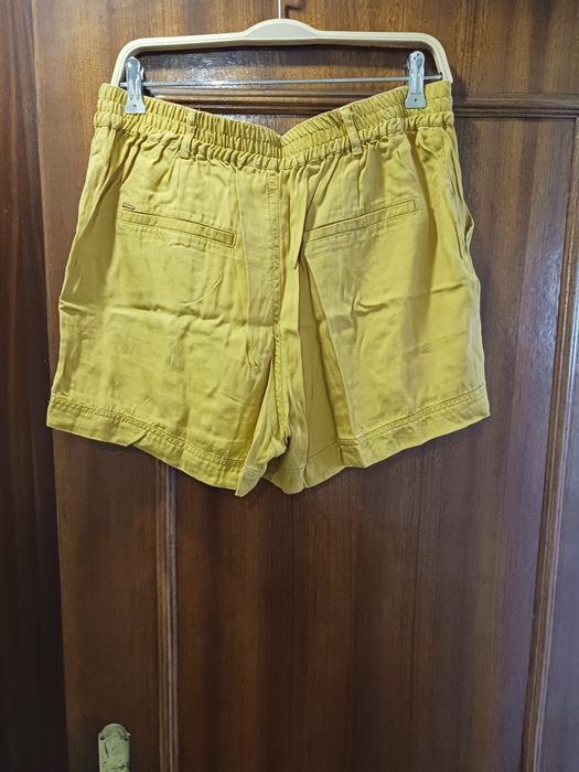 Calções  em amarelo torrado
