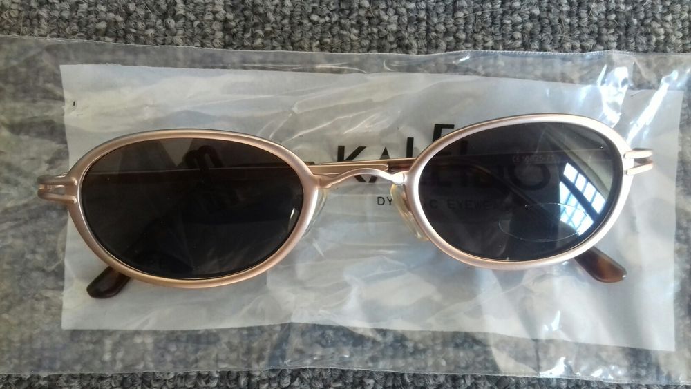 Óculos de sol novos com bolsa