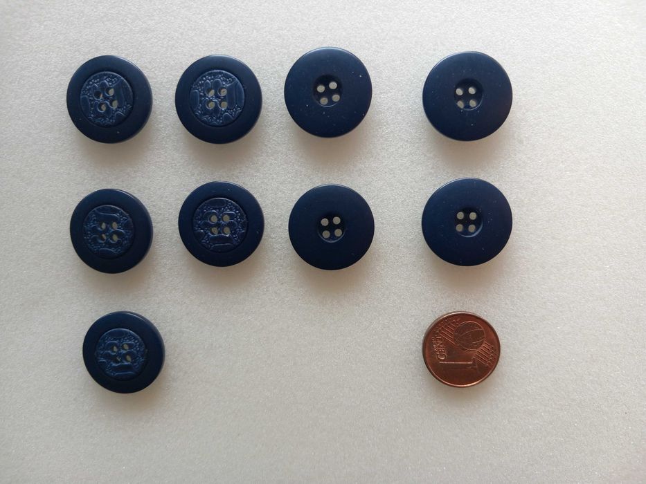 9 botões plástico azul centro trabalhado. Modernos e novos. 1,7 cm