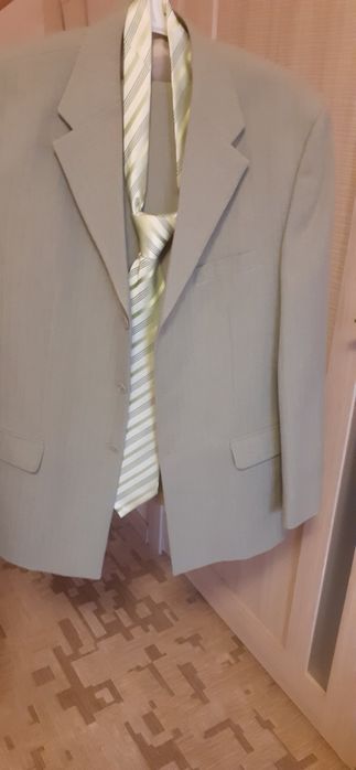 Продам чоловічий костюм.