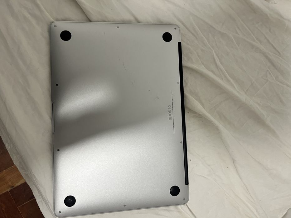 MacBook Air 13” (Early 2014) – Excellent Battery – Fully Working