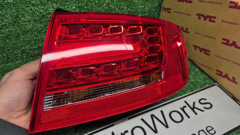 Farolim Stop Direito LED TYC Audi A4 B8 Sedan 8K Ref. 11-B555-01-2B - NOVO PROMOÇÂO