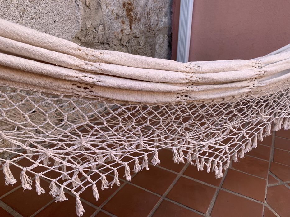 Cama de lona bege