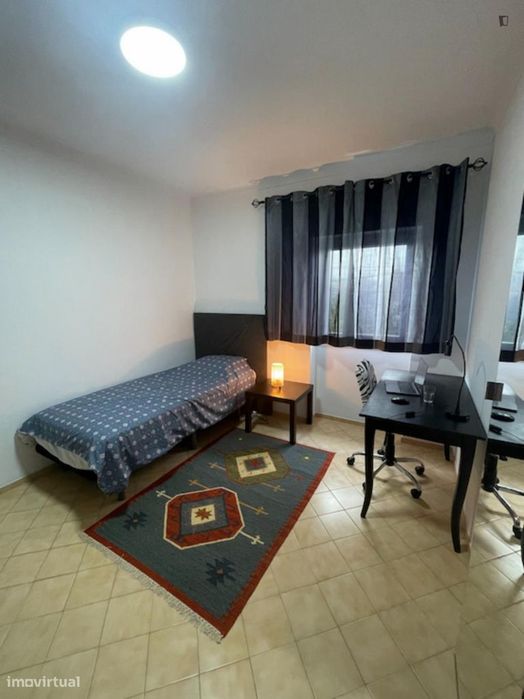 Quarto - localizado em Setubal