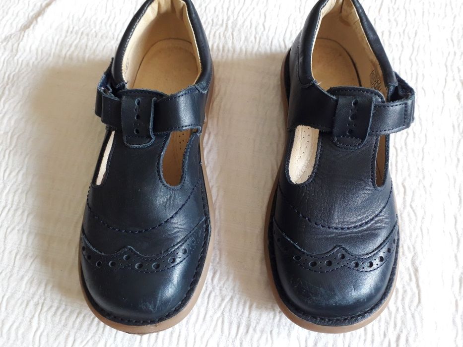 Sapato de criança em pele azul marinha