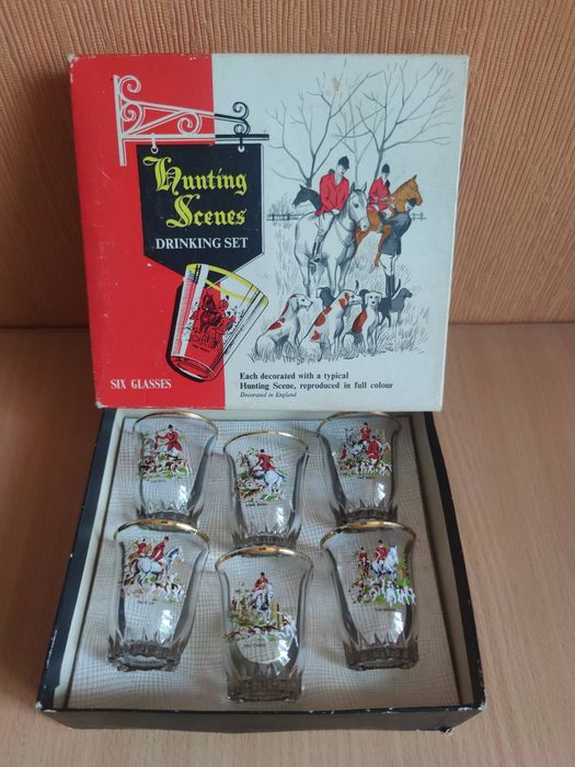 Винтажный набор рюмок "Сцены охоты"