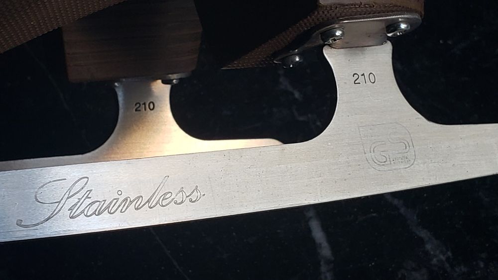 Фігурні жіночі  ковзани