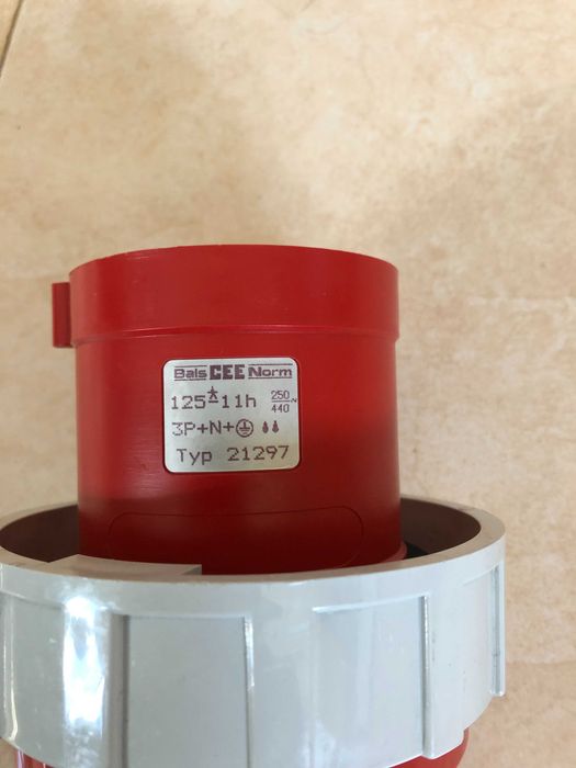 5-Pole Three-Phase Socket (3P+N+T), 125 A64564057177730122