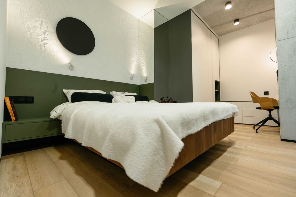 Файна Таун, 1-кім. Власник