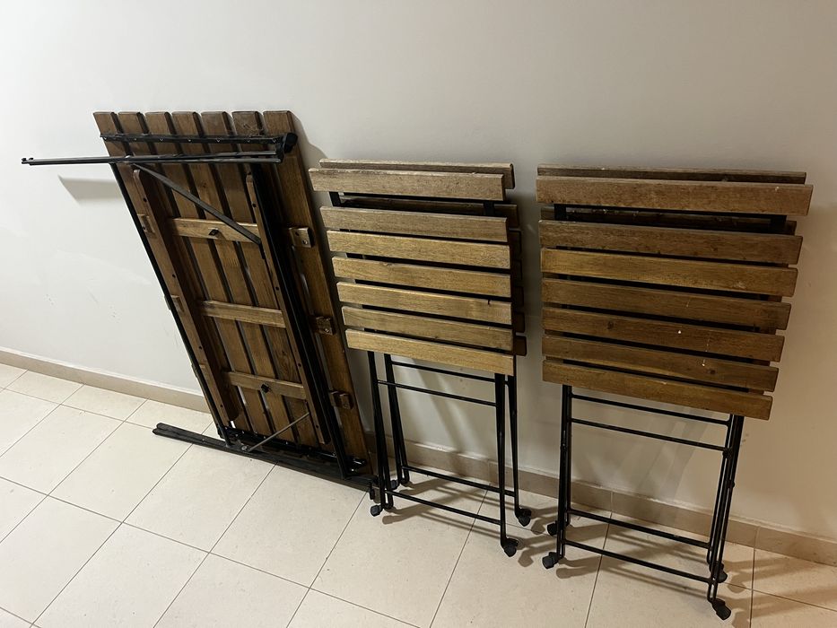 Mesa e 4 cadeiras de exterior