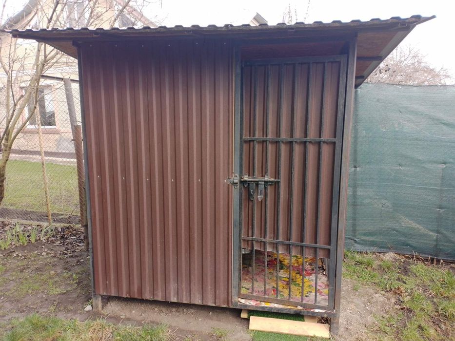 Продам вольєр в дуже хорошому стані,з утепленою будкою