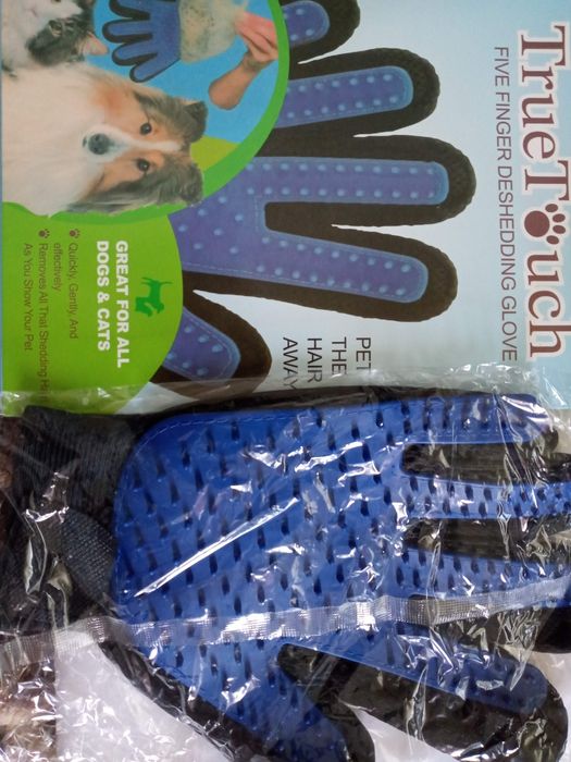 Для кошек и собак рукавичка  щётка чесалка