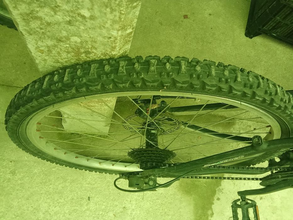 Vendo bicicleta  semi nova.