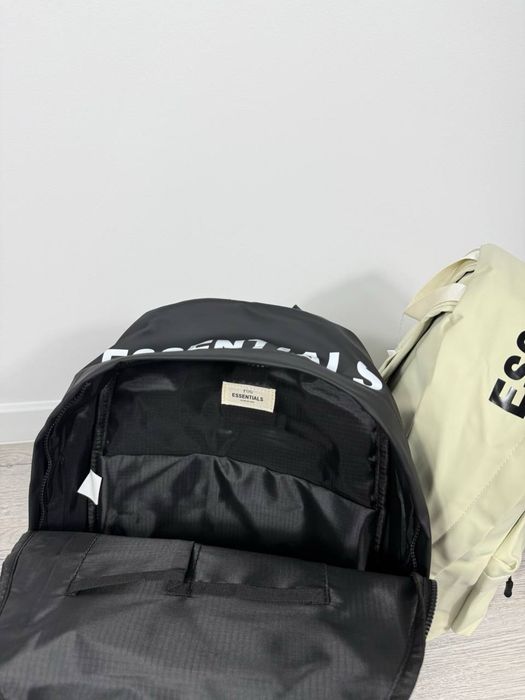 Рюкзак Essentials в наявності