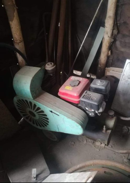 Продам бензиновый компрессор со-7б