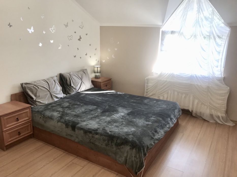 В центрі Мукачева будинок-котедж подобово (посуточно)