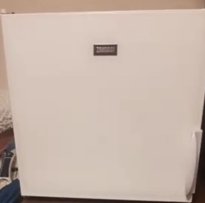 Mała zamrażarka Zanussi