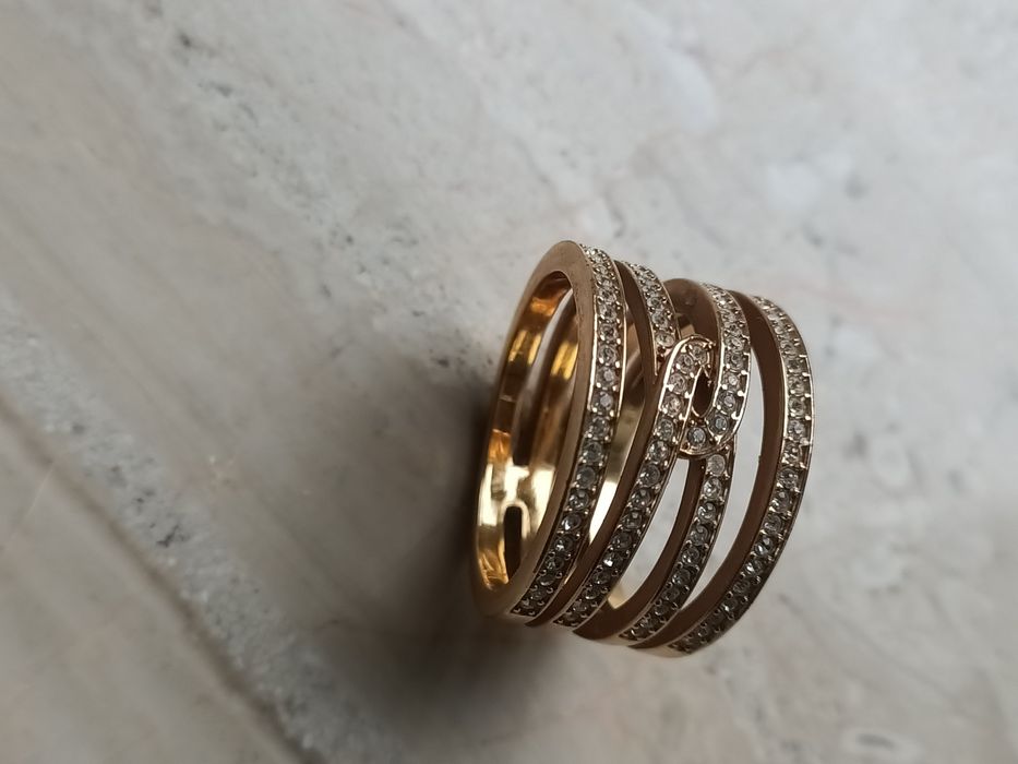 Pierścionek Swarovski z kamyczkami