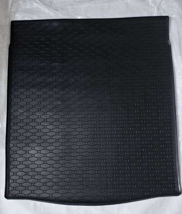 Гумові Коврики BMW в багажник  / килимки БМВ, Чехія