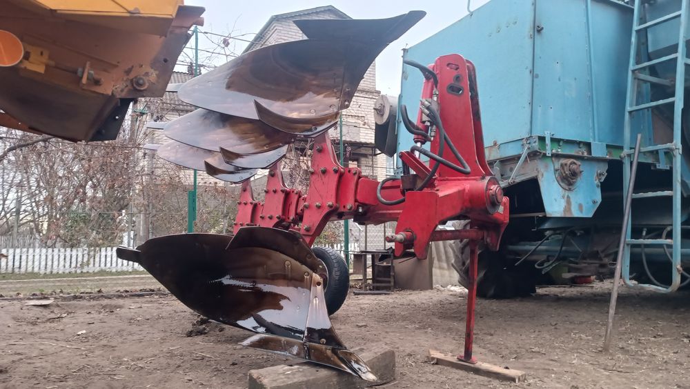 Продам або обміняю Плуг оборотний Оптикон Мастер А3