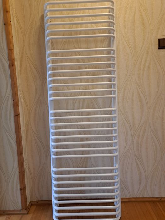 Grzejnik DELFIN z zaworem termostatycznym