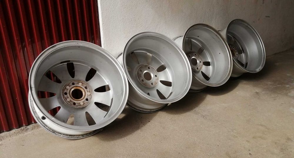 conjunto de 4 jantes de 16" da Audi